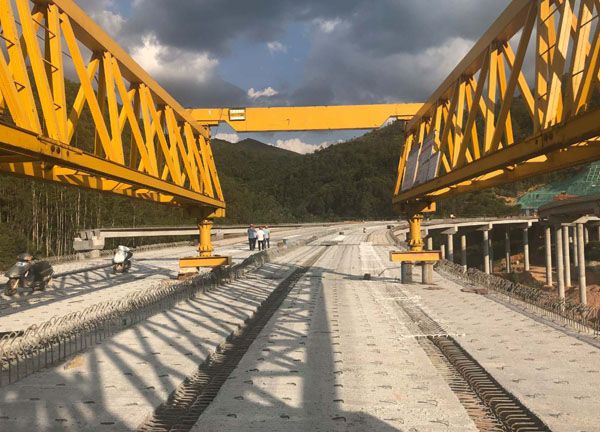 为什么使用无配重过孔架桥机架桥速度快？