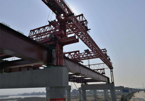 分析架桥机主机和下导梁过孔状态