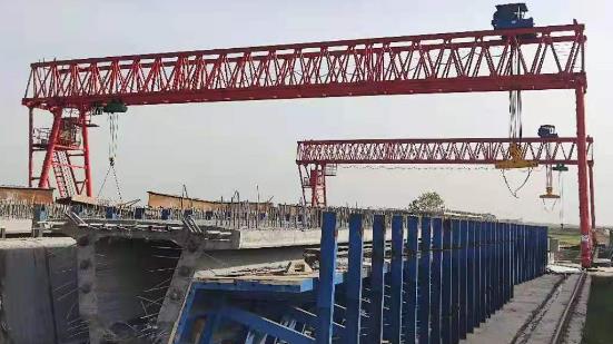 为什么要对门式起重机进行定时清理？