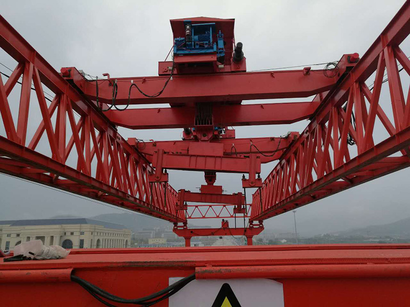 租用50吨24米架桥机时，租赁公司是否提供操作培训和服务支持？